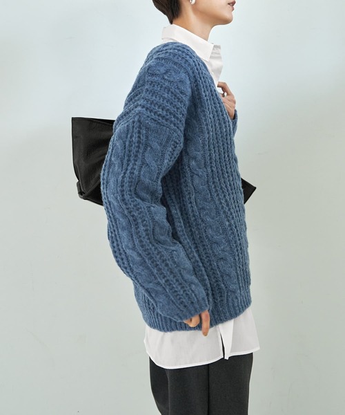 STYLE DELI（スタイルデリ）の「ざっくりケーブル編みVネックニット（ニット/セーター・レディース・アイボリー/ブルー/モカ・FREE）」の11枚目の写真