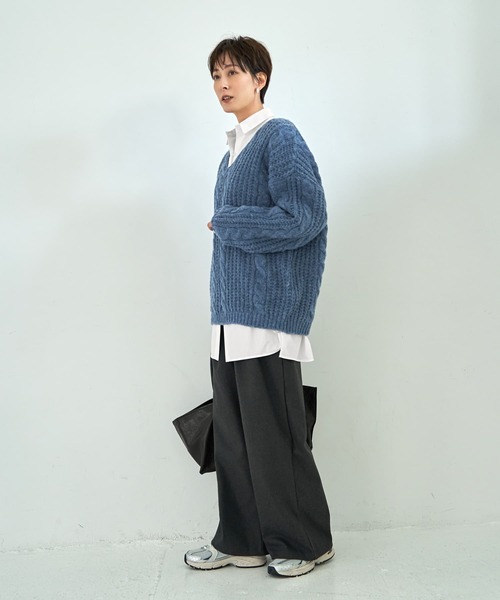 STYLE DELI（スタイルデリ）の「ざっくりケーブル編みVネックニット（ニット/セーター・レディース・アイボリー/ブルー/モカ・FREE）」の12枚目の写真