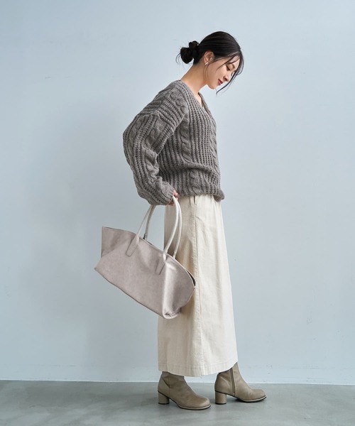 STYLE DELI（スタイルデリ）の「ざっくりケーブル編みVネックニット（ニット/セーター・レディース・アイボリー/ブルー/モカ・FREE）」の5枚目の写真