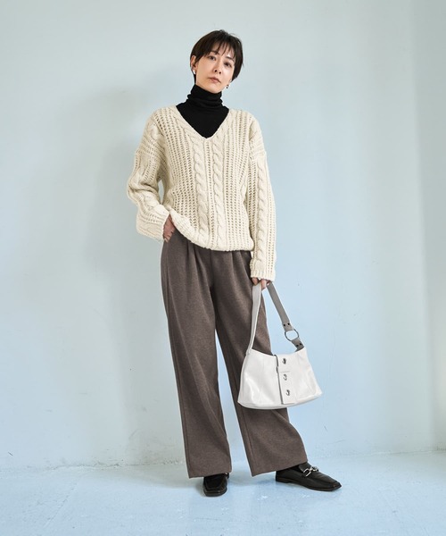 STYLE DELI（スタイルデリ）の「ざっくりケーブル編みVネックニット（ニット/セーター・レディース・アイボリー/ブルー/モカ・FREE）」の16枚目の写真