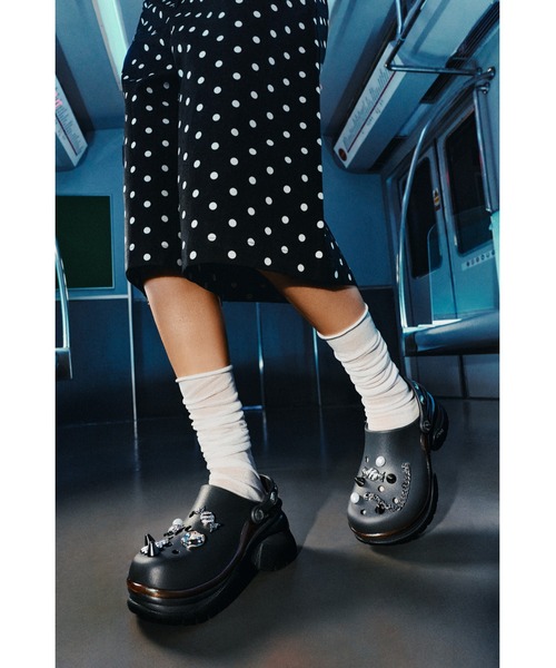 crocs(クロックス)の「クロックス スーパーベイ クロッグ / crocs Super Bae Clog(サンダル・レディース・チャコールグレー/アイボリー/ライトグレー/ライトブラウン・26cm/27cm/20cm/21cm/22cm/23cm/24cm/25cm)」の9枚目の写真