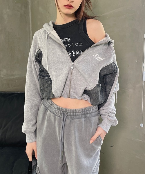 ROGER AND RAW(ロジャーアンドロウ)の「デニムドッキング ショートジップパーカー(パーカー・レディース・ホワイト/スミクロ/グレー・FREE)」の2枚目の写真