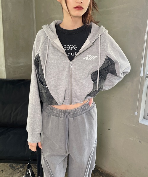 ROGER AND RAW(ロジャーアンドロウ)の「デニムドッキング ショートジップパーカー(パーカー・レディース・ホワイト/スミクロ/グレー・FREE)」の9枚目の写真
