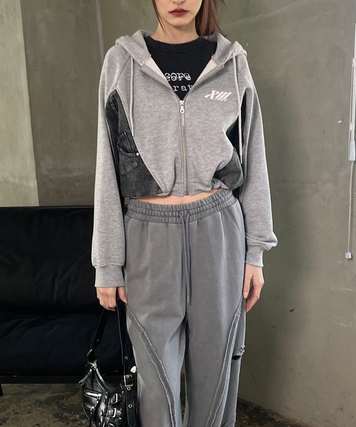 ROGER AND RAW(ロジャーアンドロウ)の「デニムドッキング ショートジップパーカー(パーカー・レディース・ホワイト/スミクロ/グレー・FREE)」の11枚目の写真