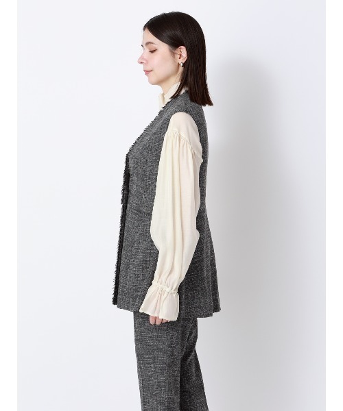 SUIT SQUARE（スーツスクエア）の「ペプラムジレ ウォッシャブル ストレッチ スラブシャンブレー 織柄 anysy（ベスト・レディース・ブラック・40(11号)/38(9号)）」の3枚目の写真