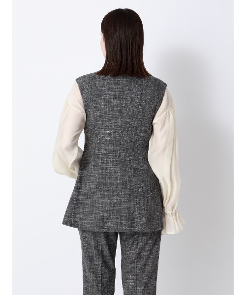 SUIT SQUARE（スーツスクエア）の「ペプラムジレ ウォッシャブル ストレッチ スラブシャンブレー 織柄 anysy（ベスト・レディース・ブラック・40(11号)/38(9号)）」の4枚目の写真