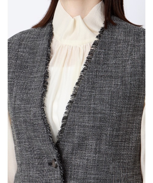 SUIT SQUARE（スーツスクエア）の「ペプラムジレ ウォッシャブル ストレッチ スラブシャンブレー 織柄 anysy（ベスト・レディース・ブラック・40(11号)/38(9号)）」の6枚目の写真