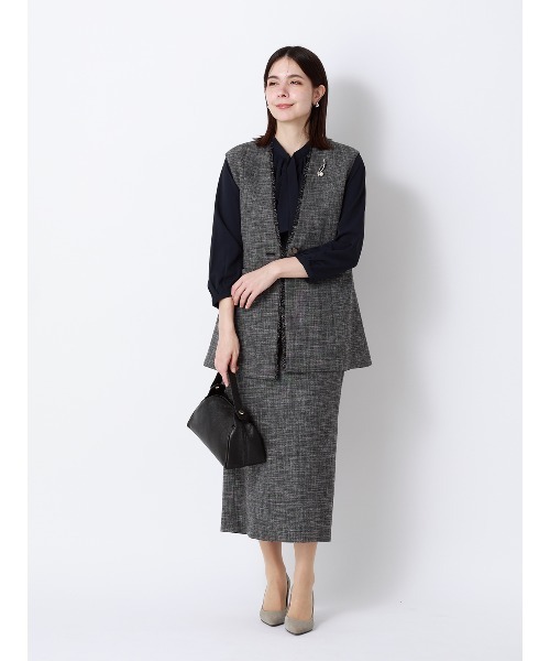 SUIT SQUARE（スーツスクエア）の「ペプラムジレ ウォッシャブル ストレッチ スラブシャンブレー 織柄 anysy（ベスト・レディース・ブラック・40(11号)/38(9号)）」の9枚目の写真