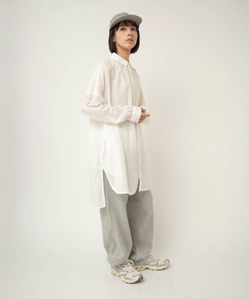 RNA-N(アールエヌエーエヌ)の「B2939 コットンセレブロングシャツ(シャツ/ブラウス・レディース・オフホワイト/ブラック/グレイッシュベージュ・FREE)」の17枚目の写真
