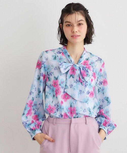 LAURA ASHLEY(ローラアシュレイ)の「【洗える/同柄アイテムあり】フリーサム ヘイズ柄 ボウタイブラウス(シャツ/ブラウス・レディース・ホワイト系3/ブルー系5・38/40)」の2枚目の写真