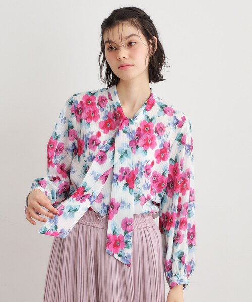 LAURA ASHLEY(ローラアシュレイ)の「【洗える/同柄アイテムあり】フリーサム ヘイズ柄 ボウタイブラウス(シャツ/ブラウス・レディース・ホワイト系3/ブルー系5・38/40)」の3枚目の写真