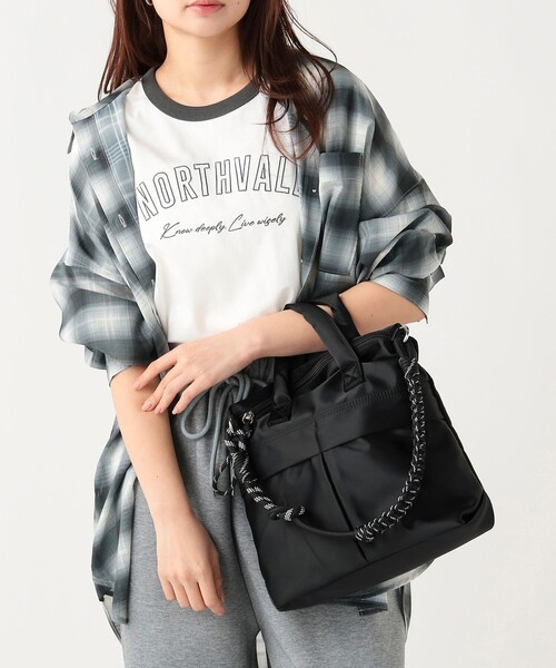 BEAMS HEART(ビームスハート)の「コード ヘルメットバッグ(トートバッグ・レディース・ブラック/オリーブ・ONE SIZE)」の1枚目の写真