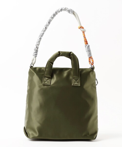 BEAMS HEART(ビームスハート)の「コード ヘルメットバッグ(トートバッグ・レディース・ブラック/オリーブ・ONE SIZE)」の11枚目の写真