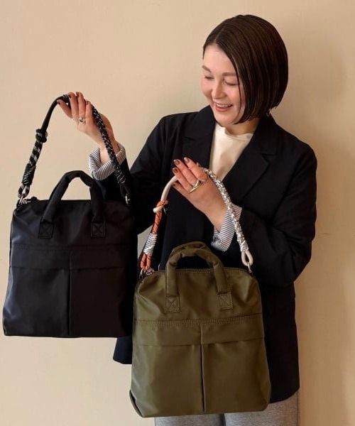 BEAMS HEART(ビームスハート)の「コード ヘルメットバッグ(トートバッグ・レディース・ブラック/オリーブ・ONE SIZE)」の3枚目の写真