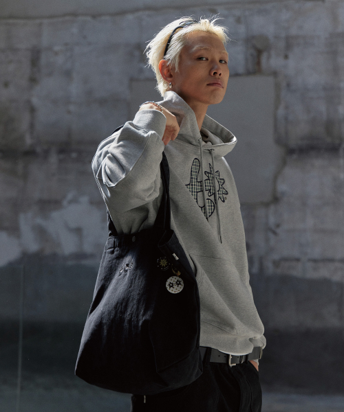TONY LAWRENCE(トニーローレンス)の「アプリケ刺繍フードパーカー メランジグレー(パーカー・レディース・その他・SMALL/MEDIUM/LARGE)」の2枚目の写真