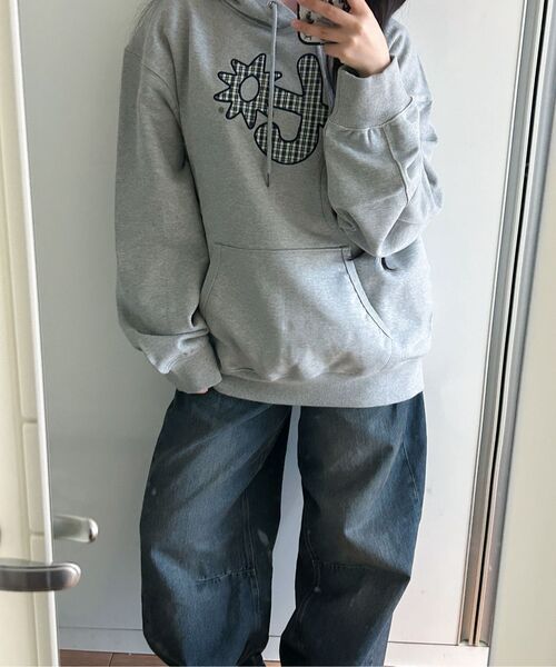 TONY LAWRENCE(トニーローレンス)の「アプリケ刺繍フードパーカー メランジグレー(パーカー・レディース・その他・SMALL/MEDIUM/LARGE)」の4枚目の写真