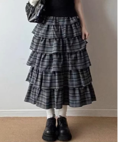 &soiree(アンドソワレ)の「重ねフリルロングスカート(スカート・レディース・ブラック・X-LARGE/LARGE/MEDIUM/SMALL)」の1枚目の写真