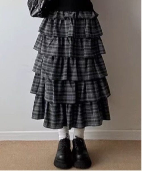 &soiree(アンドソワレ)の「重ねフリルロングスカート(スカート・レディース・ブラック・X-LARGE/LARGE/MEDIUM/SMALL)」の3枚目の写真