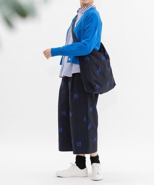 nop de nod(ノップドゥノッド)の「Kludグログラン刺繍ショルダートートL(トートバッグ・レディース・ネイビー/ブラック・8)」の4枚目の写真