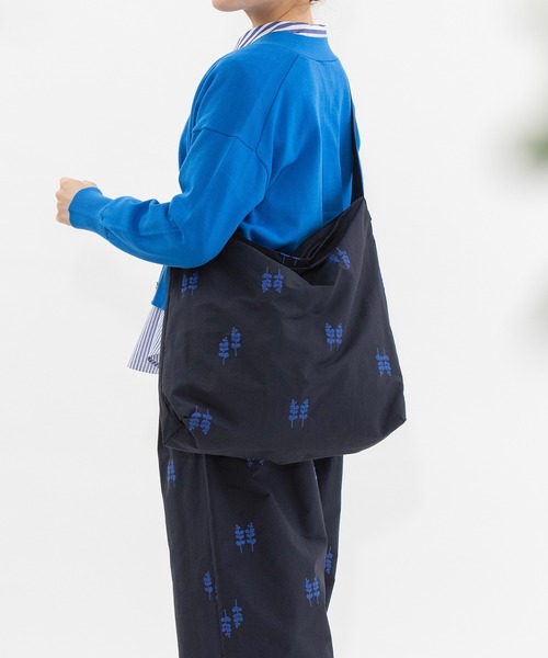 nop de nod(ノップドゥノッド)の「Kludグログラン刺繍ショルダートートL(トートバッグ・レディース・ネイビー/ブラック・8)」の5枚目の写真