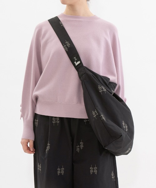 nop de nod(ノップドゥノッド)の「Kludグログラン刺繍ショルダートートL(トートバッグ・レディース・ネイビー/ブラック・8)」の9枚目の写真