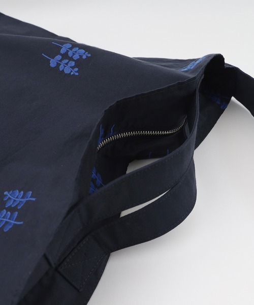 nop de nod(ノップドゥノッド)の「Kludグログラン刺繍ショルダートートL(トートバッグ・レディース・ネイビー/ブラック・8)」の15枚目の写真