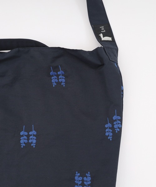 nop de nod(ノップドゥノッド)の「Kludグログラン刺繍ショルダートートL(トートバッグ・レディース・ネイビー/ブラック・8)」の17枚目の写真