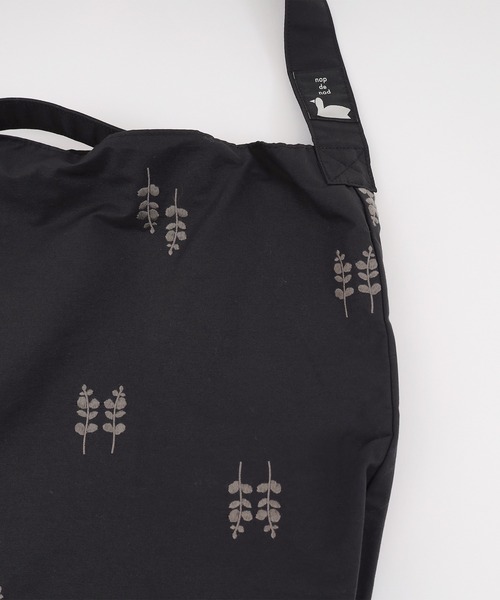 nop de nod(ノップドゥノッド)の「Kludグログラン刺繍ショルダートートL(トートバッグ・レディース・ネイビー/ブラック・8)」の19枚目の写真