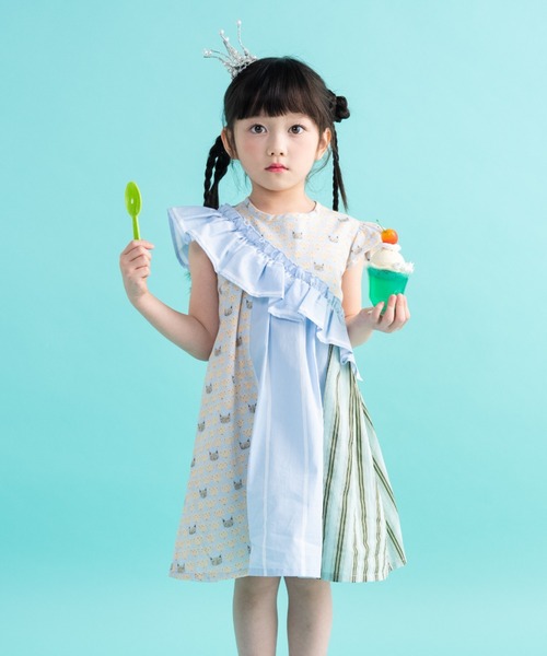 nino（ニノ）の「ななめショルダーフリル　ワンピース（ワンピース・キッズ・ブルー/ピンク・140cm/130cm）」の2枚目の写真