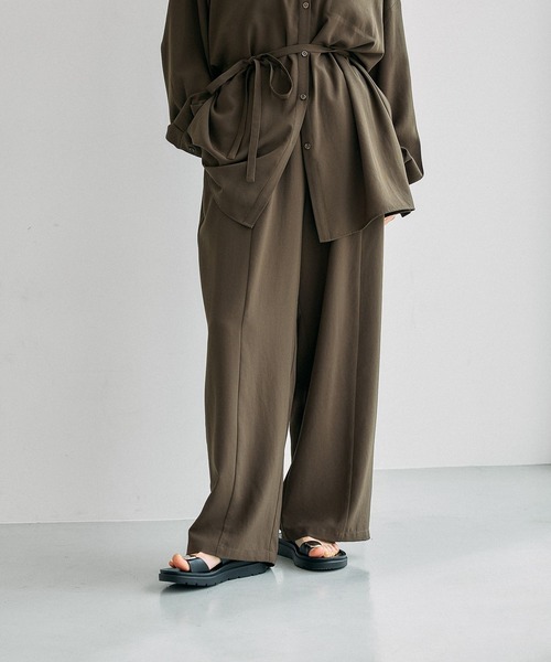 LEPSIM（レプシィム）の「マルチメリットワイドパンツ　630143（その他パンツ・レディース・ブラック/ネイビー/カーキブラウン/カーキ/ライトベージュ/チャコールグレー・FREE）」の4枚目の写真