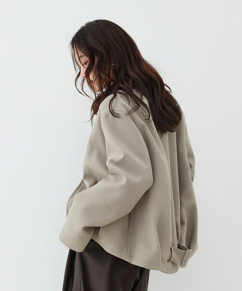 UNITED TOKYO(ユナイテッドトウキョウ)の「【グレー残りわずか!】バックベルトタックブルゾン|軽アウター/春服(ブルゾン・レディース・ベージュ/ブラック/グレー・1/2)」の22枚目の写真