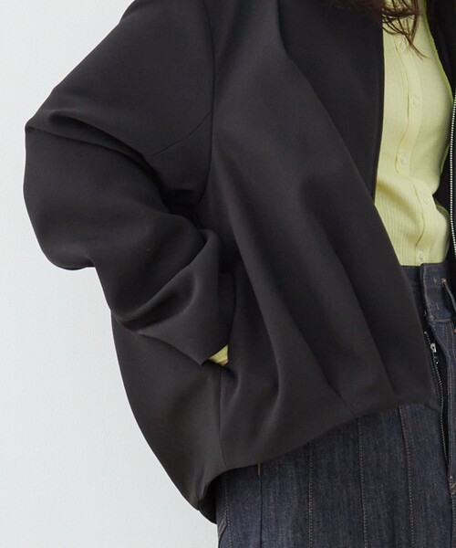 UNITED TOKYO(ユナイテッドトウキョウ)の「【グレー残りわずか!】バックベルトタックブルゾン|軽アウター/春服(ブルゾン・レディース・ベージュ/ブラック/グレー・1/2)」の14枚目の写真