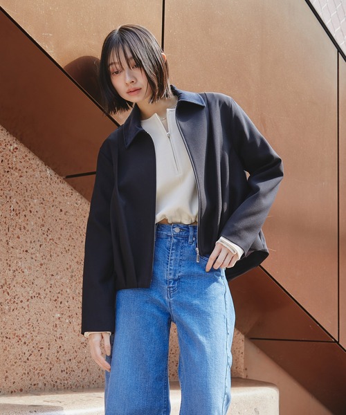 UNITED TOKYO（ユナイテッドトウキョウ）の「バックベルトタックブルゾン｜軽アウター/春服（ブルゾン・レディース・ベージュ/ブラック・1/2）」の2枚目の写真