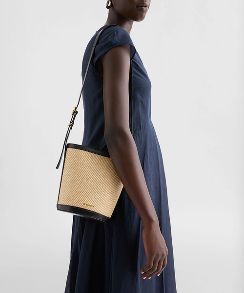 JIL SANDER(ジルサンダー)の「CANNOLO BUCKET(ショルダーバッグ・レディース・ベージュ×ブラック・UNI)」の4枚目の写真