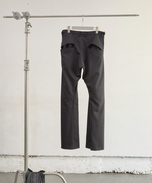2TUCKED CURVED LEG TROUSERS（その他パンツ）｜NVRFRGT（ネヴァー