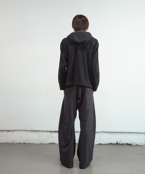2TUCKED CURVED LEG TROUSERS（その他パンツ）｜NVRFRGT（ネヴァー