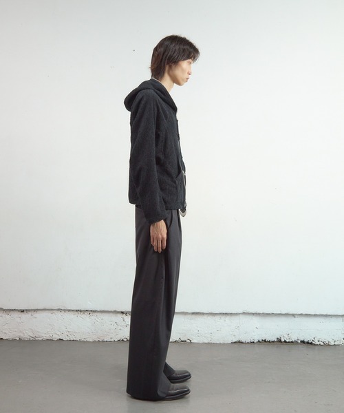NVRFRGT(ネヴァーフォーゲット)の「2TUCKED CURVED LEG TROUSERS(その他パンツ・メンズ・ブラック/ブラウン・1/2)」の10枚目の写真