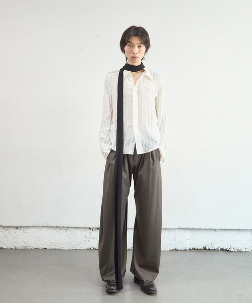 2TUCKED CURVED LEG TROUSERS（その他パンツ）｜NVRFRGT（ネヴァー