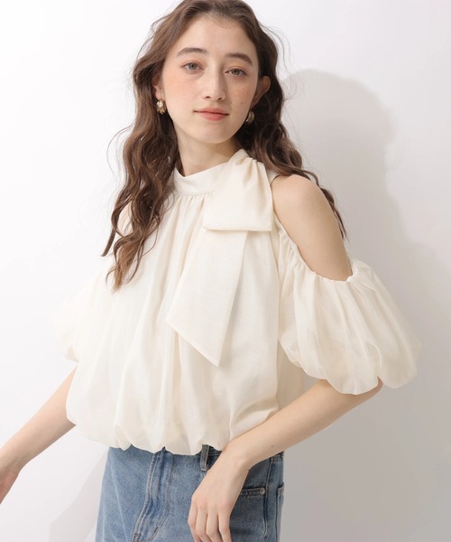 Rirandture（リランドチュール）の「リボンネックオフショルブラウス（シャツ/ブラウス・レディース・オフホワイト・1/2）」の3枚目の写真