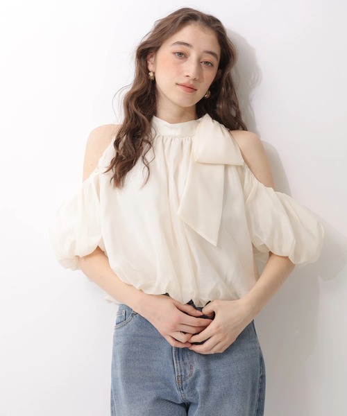 Rirandture（リランドチュール）の「リボンネックオフショルブラウス（シャツ/ブラウス・レディース・オフホワイト・1/2）」の4枚目の写真