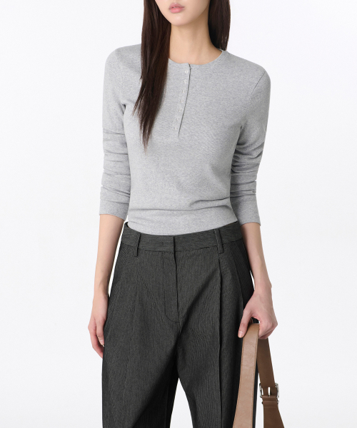 MUSINSA STANDARD WOMAN（ムシンサスタンダードウーマン）の「ウィメンズリブスリムヘンリーネック長袖Tシャツ[ミディアムグレー]（Tシャツ/カットソー・レディース・その他・SMALL/MEDIUM/LARGE/X-SMALL）」の2枚目の写真