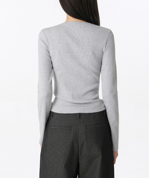 MUSINSA STANDARD WOMAN（ムシンサスタンダードウーマン）の「ウィメンズリブスリムヘンリーネック長袖Tシャツ[ミディアムグレー]（Tシャツ/カットソー・レディース・その他・SMALL/MEDIUM/LARGE/X-SMALL）」の3枚目の写真