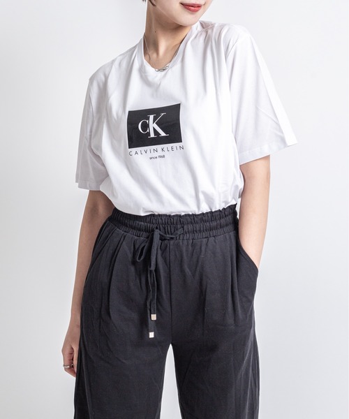 Calvin Klein(カルバン・クライン)の「【CALVIN KLEIN】ロゴTシャツ 半袖 シンプル クルーネック(Tシャツ/カットソー・メンズ・ブラック/ホワイト・LARGE/MEDIUM/X-LARGE)」の8枚目の写真