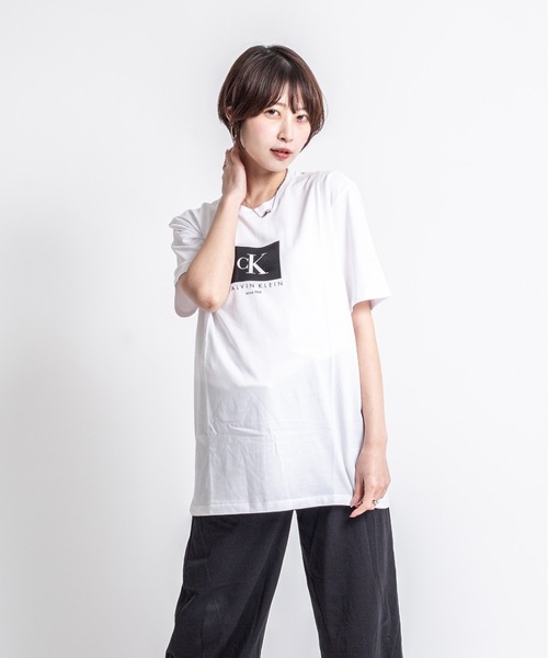 Calvin Klein(カルバン・クライン)の「【CALVIN KLEIN】ロゴTシャツ 半袖 シンプル クルーネック(Tシャツ/カットソー・メンズ・ブラック/ホワイト・LARGE/MEDIUM/X-LARGE)」の4枚目の写真