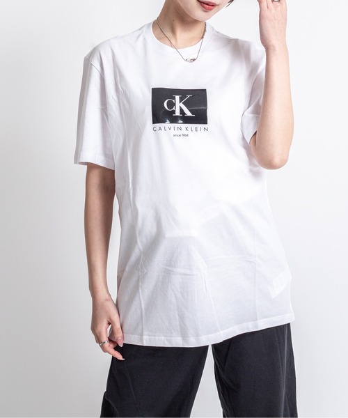 Calvin Klein(カルバン・クライン)の「【CALVIN KLEIN】ロゴTシャツ 半袖 シンプル クルーネック(Tシャツ/カットソー・メンズ・ブラック/ホワイト・LARGE/MEDIUM/X-LARGE)」の6枚目の写真