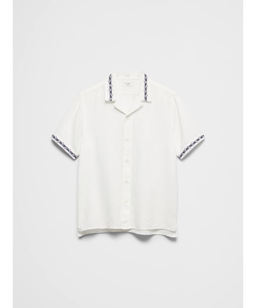 BANANA REPUBLIC FACTORY STORE(バナナリパブリック ファクトリーストア)の「BANANA REPUBLIC FACTORY STORE スタンダードフィット エンブロイダリー リゾートシャツ(シャツ/ブラウス・メンズ・ホワイト/アイボリー・S/M/L/XL)」の6枚目の写真