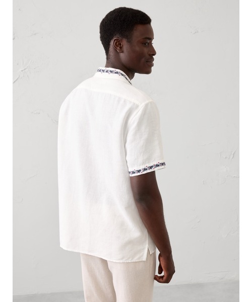 BANANA REPUBLIC FACTORY STORE(バナナリパブリック ファクトリーストア)の「BANANA REPUBLIC FACTORY STORE スタンダードフィット エンブロイダリー リゾートシャツ(シャツ/ブラウス・メンズ・ホワイト/アイボリー・S/M/L/XL)」の5枚目の写真