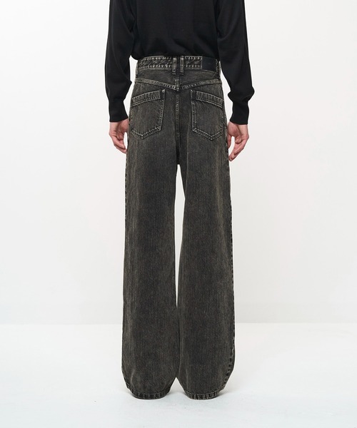 Juha(ユハ)の「FORMED WIDE DENIM(FADED WASH)(デニムパンツ・メンズ・ブルー/ブラック・4/3/2)」の4枚目の写真
