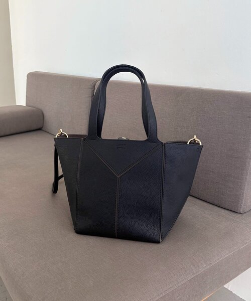CAPRICIEUX LE'MAGE(カプリシューレマージュ)の「【S/Lサイズ展開あり】ブロッキングバッグ L(ショルダーバッグ・レディース・ブラック/ベージュ・FREE)」の2枚目の写真