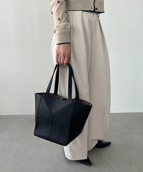 CAPRICIEUX LE'MAGE(カプリシューレマージュ)の「【S/Lサイズ展開あり】ブロッキングバッグ L(ショルダーバッグ・レディース・ブラック/ベージュ・FREE)」の3枚目の写真
